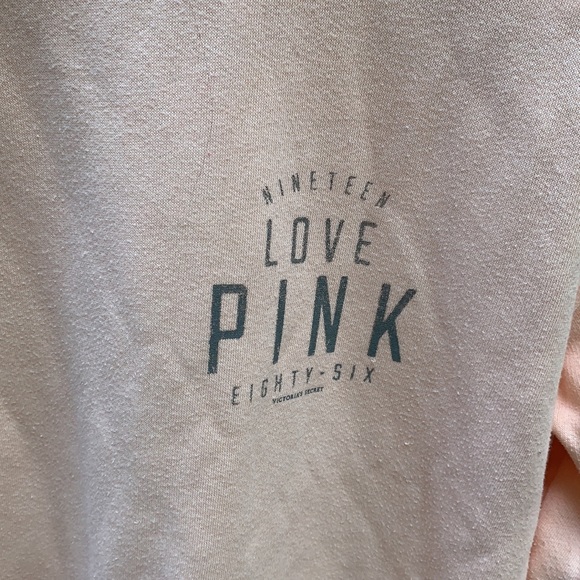 Peach VS sweatshirt - Picture 2 of 4